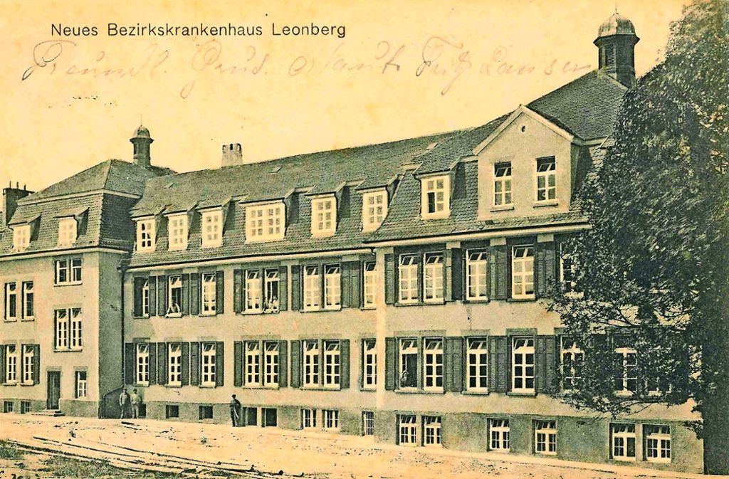 Die Anfänge: 1873 wird das Bezirkskrankenhaus in der Bahnhofstraße eröffnet.