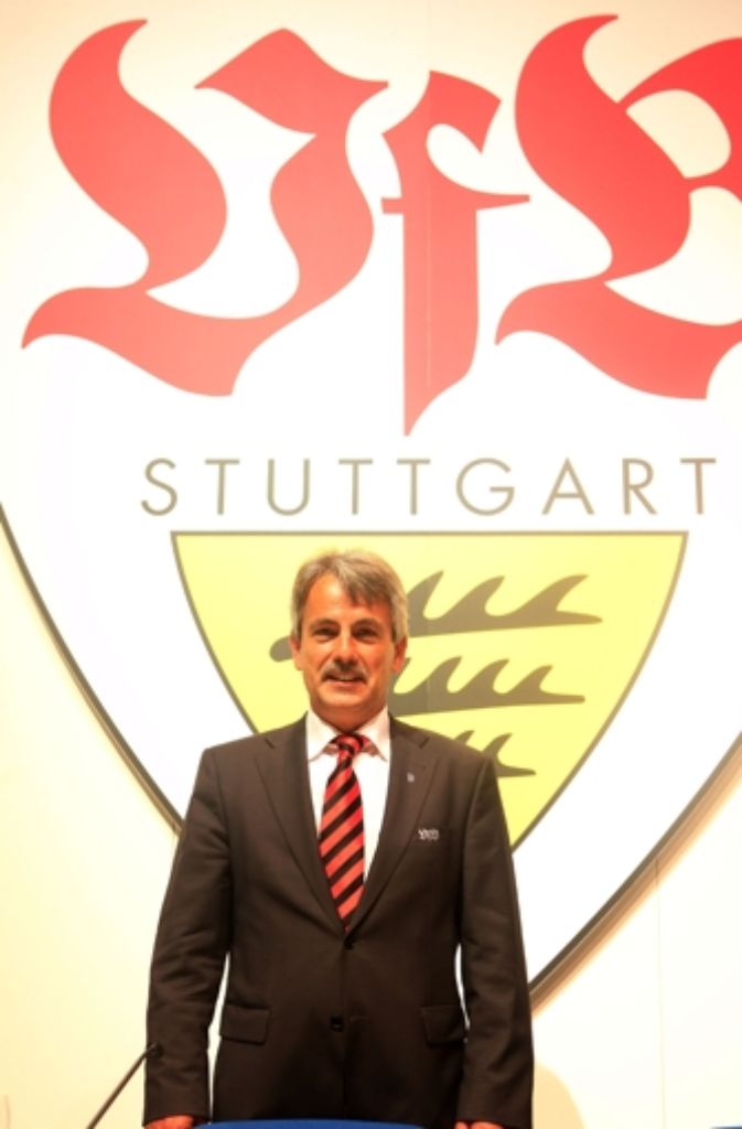 ...Aufsichtsrat des VfB Stuttgart, da er auf der Mitgliederversammlung vom 17. Juli 2011 zum neuen VfB-Präsidenten gewählt wurde. 58,7 Prozent reichten ihm, um an einem denkwürdigen Abend das...
