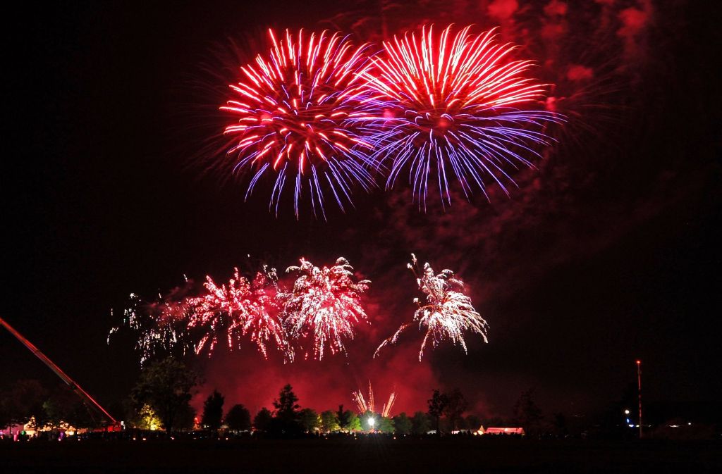 Die Flammenden Sterne im Scharnhauser Park in Ostfildern laufen von 18. bis 20. August. Gezeigt werden außergewöhnliche Feuerwerke. Das Festivalticket gibt es ab 15 Euro.