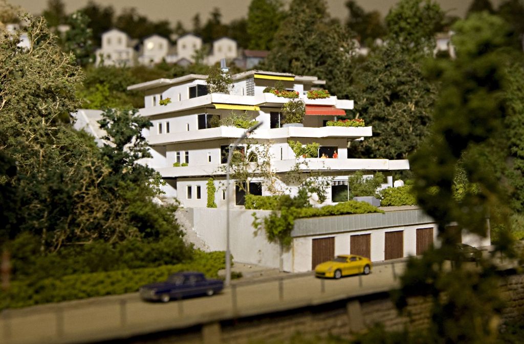 Das Modell ist keine reine Eisenbahnanlage. Auch Wohngebäude abseits der Gleise hat Wolfgang Frey nachgebaut.