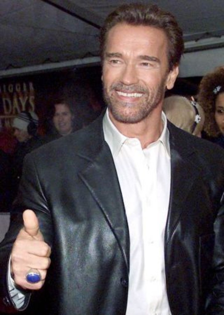 Alles Roger! Der Schauspieler bei der Premiere seines Films "End of Days" in München im November 1999.