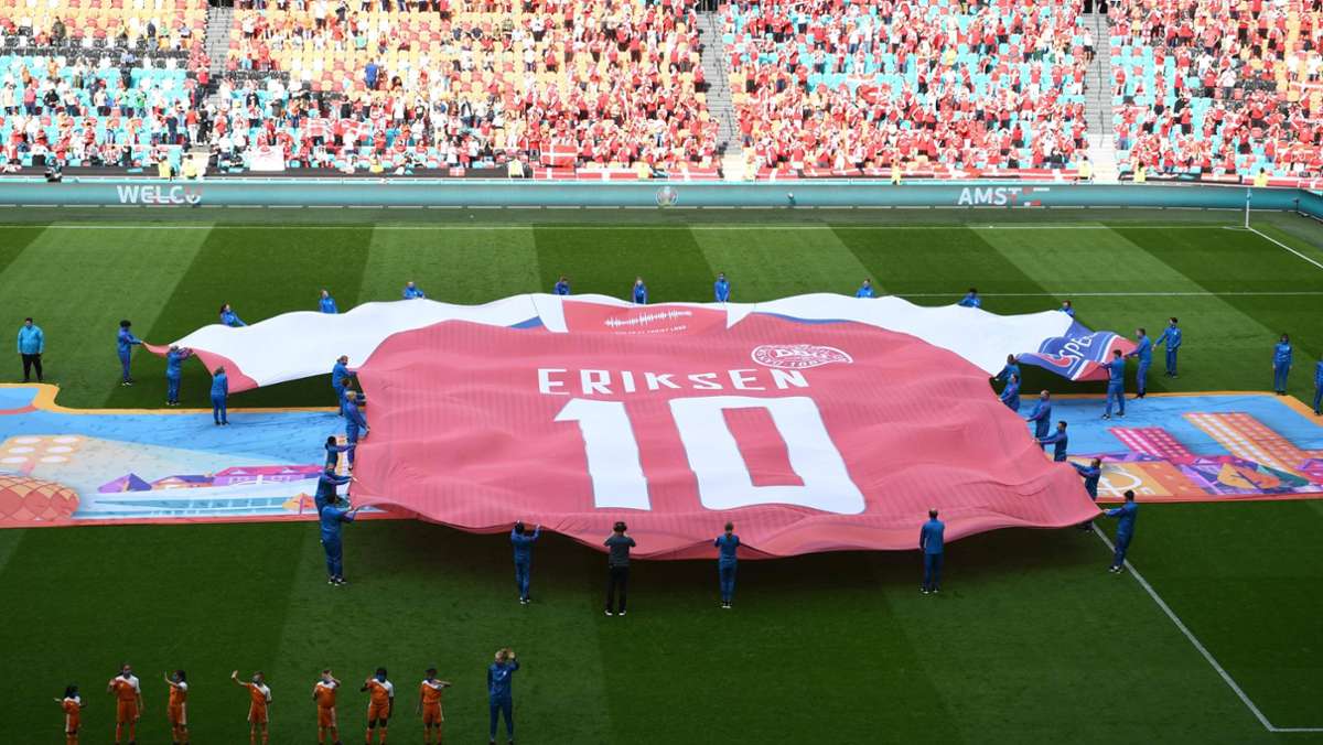  Christian Eriksen war bei der Fußball-Europameisterschaft auf dem Platz zusammengebrochen. Nun ehrte die UEFA die Menschen, die ihm auf dem Rasen sein Leben retteten. 
