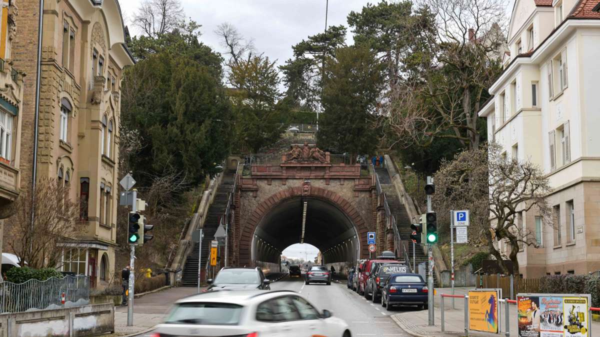 Weder Häuser noch Tunnel haben sich bis heute verändert. Der 125 Meter lange Tunnel verbindet die Schwabstraße im Stuttgarter Westen mit der Schickhardtstraße im Stuttgarter Süden.