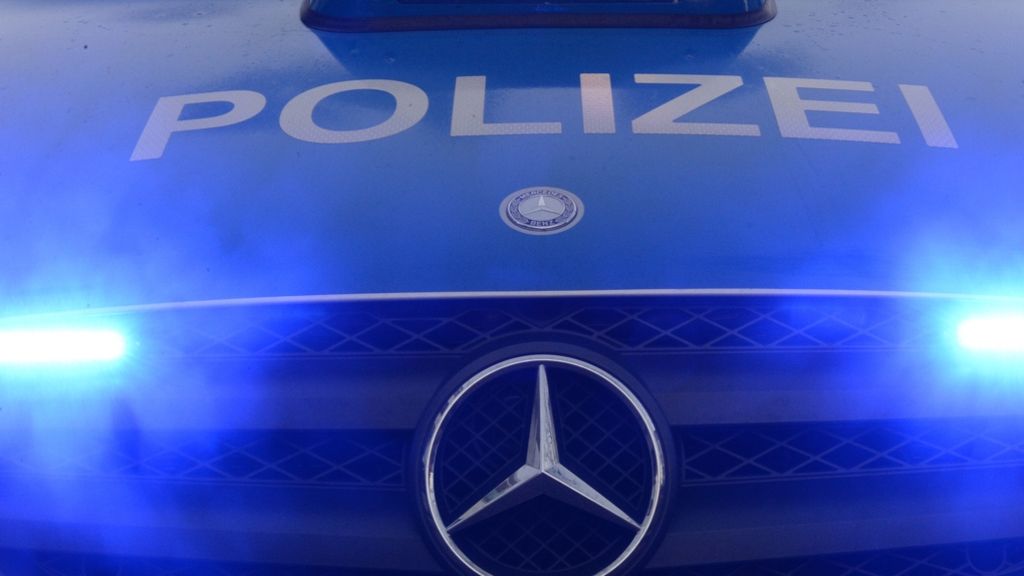  Ein 34-Jähriger will in Ehningen nahe der Autobahn 81 auf einer Sperrfläche wenden – und verursacht so einen schweren Unfall. Diese und weitere Meldungen der Polizei aus der Region Stuttgart. 