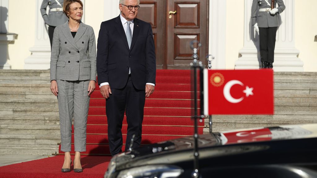  Das Staatsbankett, das Bundespräsident Steinmeier für den türkischen Präsidenten ausrichtet, ist hoch umstritten. Solche Bankette haben allerdings eine lange Tradition als Instrument der Diplomatie. 