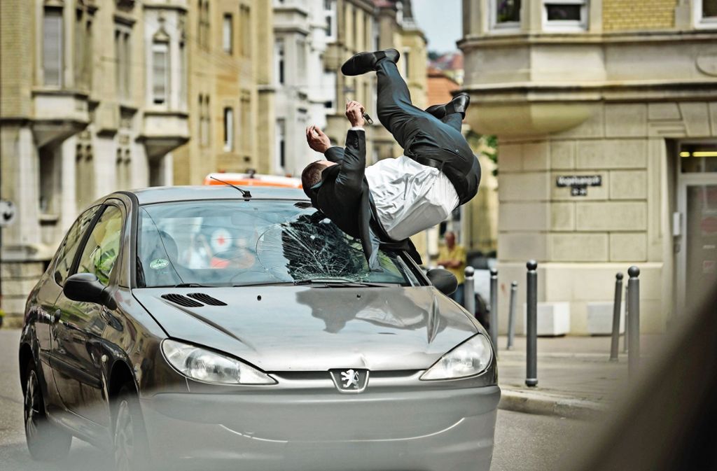 Stunt für die „Soko“-Folge „Crashman“: Alexander Mack wird von einem Peugeot überfahren. 