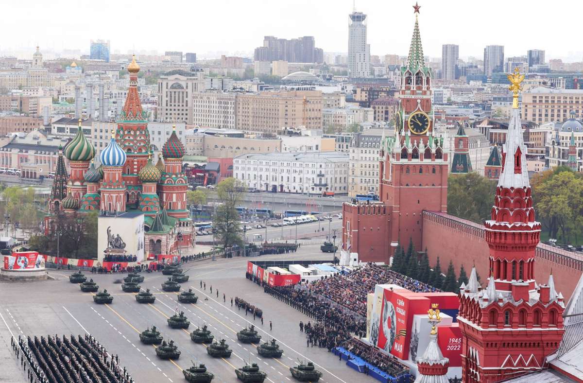 Viele Panzer, die einst bei der Parade durch Moskau rollten, sind zerstört. Foto: IMAGO/ITAR-TASS/IMAGO/Vyacheslav Prokofyev