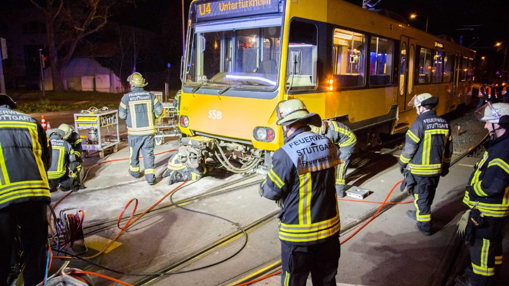 Karl-Benz-Platz in Untertürkheim: Stadtbahnen entgleist - Strecke der U4 gesperrt