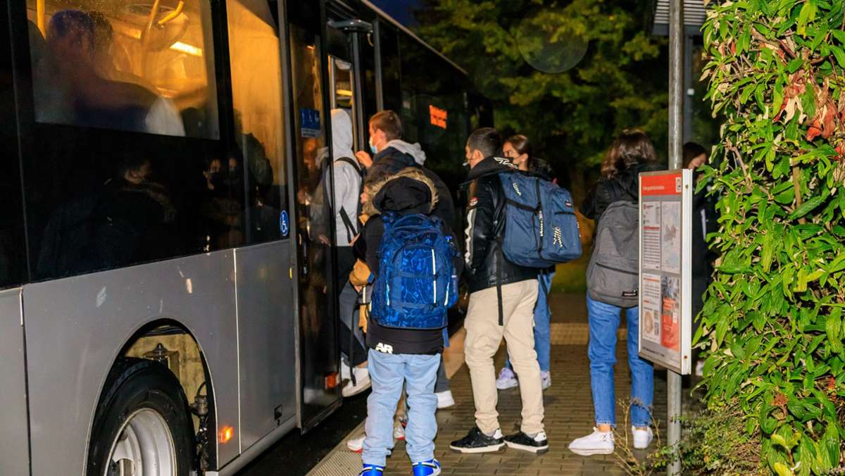 Überfüllte Schulbusse im Kreis Böblingen: Verfahrener Karren