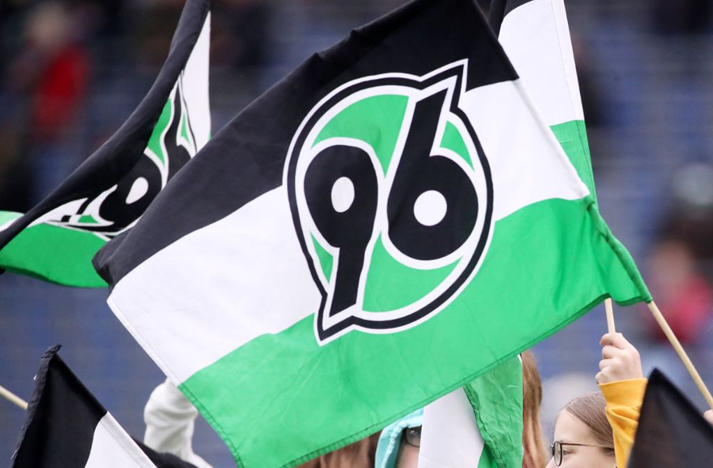 Wehende Fahnen – Hannover 96 hat vor dem Duell mit dem VfB stürmische Zeiten hinter sich.