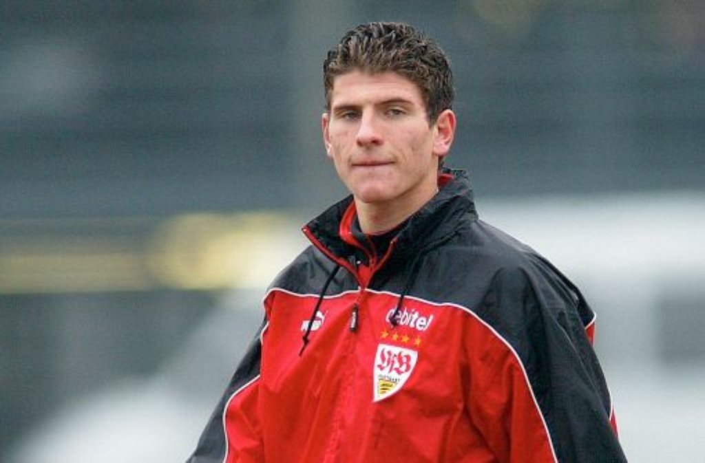 Schon früh war Mario Gomez zum VfB Stuttgart gekommen, spielte bereits von 2001 bis 2005 für die Jugend- und Amateurteams der Schwaben.