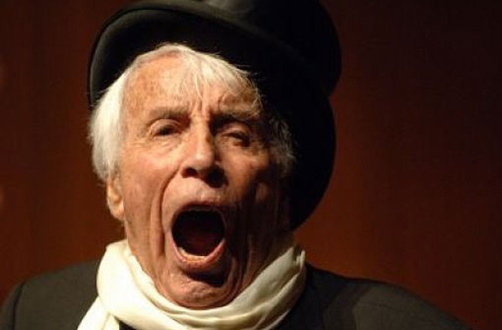 Im November 2005 singt "Jopie" Heesters im Staatstheater am Gärtnerplatz in München. Der 101-Jährige war der Stargast bei der Feier zum 140-jährigen Bestehen des Theaters.