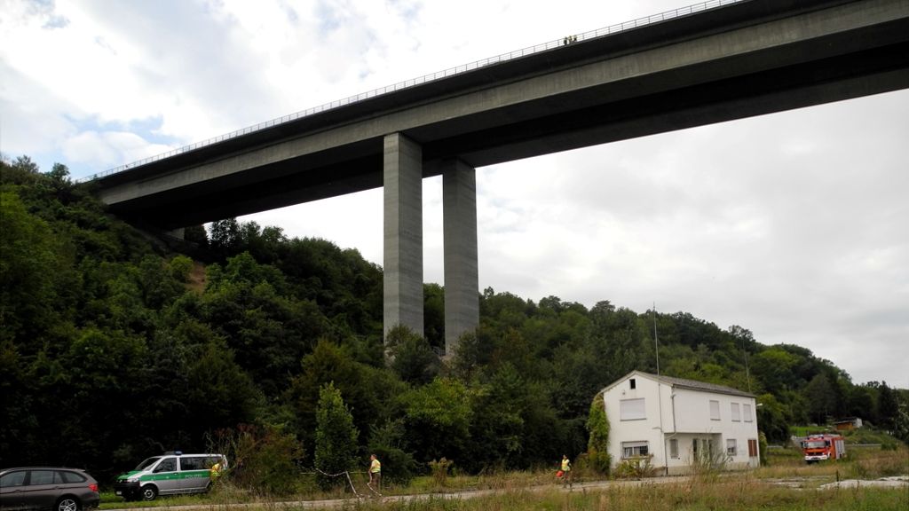 Unterfranken: Drei Leichen unter Autobahnbrücke entdeckt