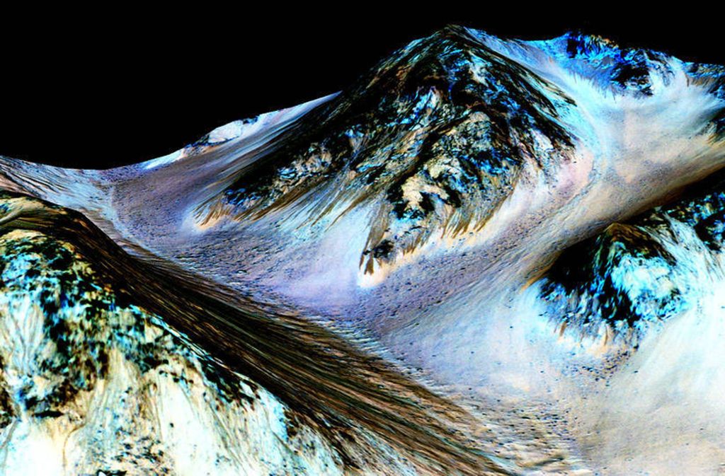 Dass der Mars unterirdische Depots von Wassereis beherbergt, ist schon seit längerem bekannt. Doch wie groß diese Reservoirs tatsächlich sind, ist nach wie vor ein Rätsel.