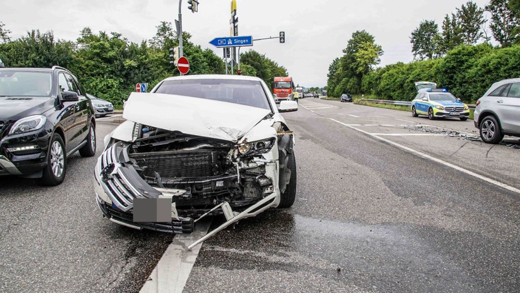 Unfall in Herrenberg: Frontaler Crash an der Anschlussstelle der A81