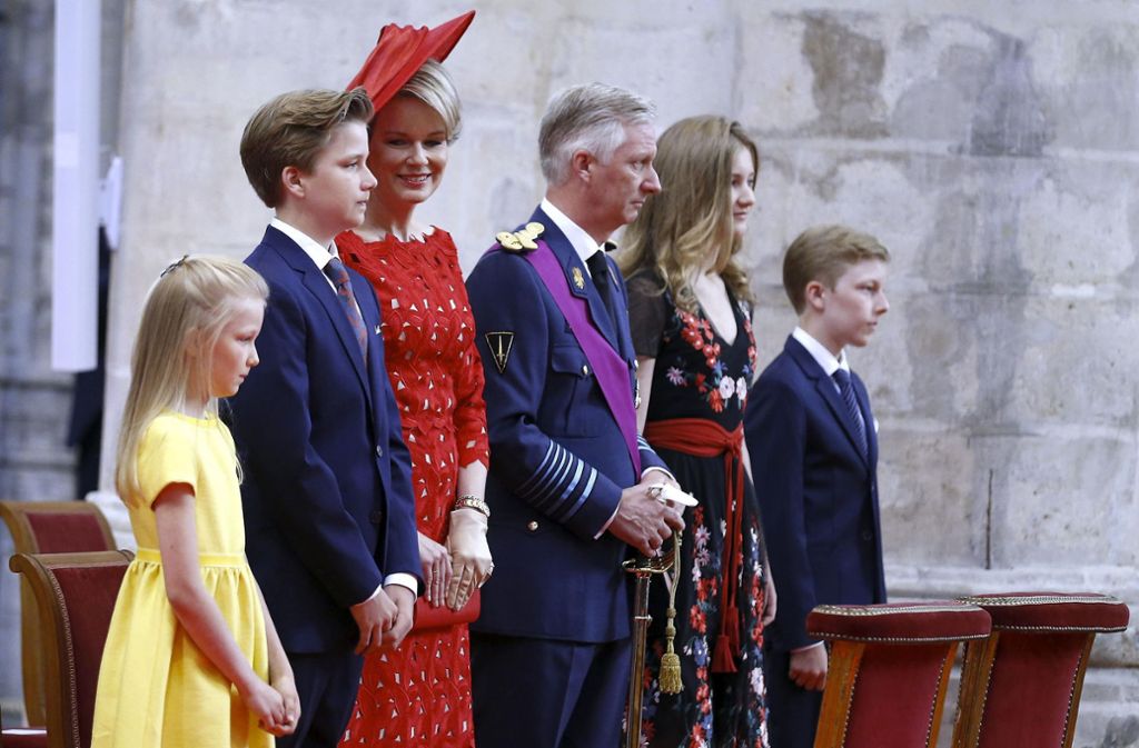 Die belgische Königsfamilie macht nicht viel Aufhebens um sich. Beim Volk ist die sechsköpfige Familie sehr beliebt (Foto von 2018). Von links: Nesthäkchen Eléonore (geboren 2008), Gabriel (geboren 2003), Königin Mathilde (geboren 1973), König Philippe (geboren 1960), Elisabeth (geboren 2001), Emmanuel (2005).