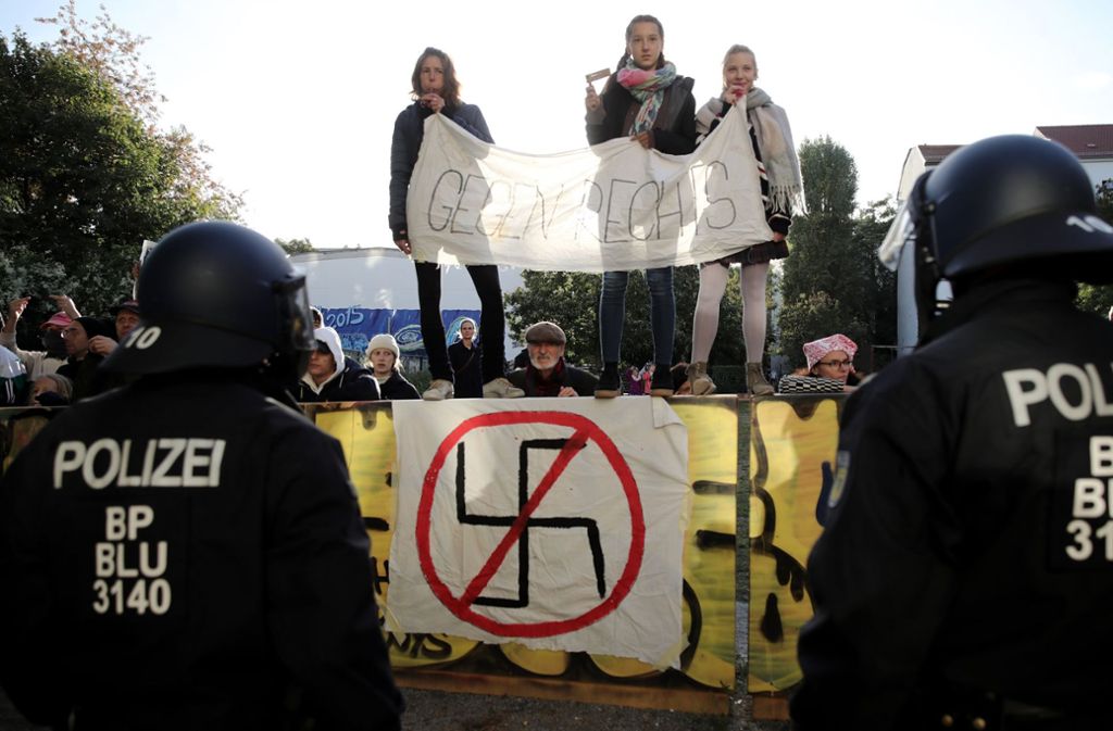 Ebenso viele Gegendemonstranten traten den Rechtspopulisten auf den Berliner Straßen entgegen.