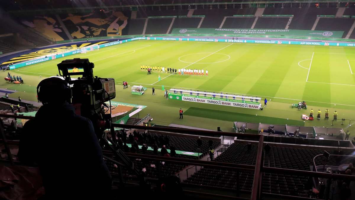  Der DFB nimmt vom kommenden Jahr an mehr Geld durch den DFB-Pokal ein - und die Fans können mehr Spiele ohne Zusatzkosten sehen. Dies Ergebnis der Auktion der TV-Rechte unterscheidet sich dem der Deutschen Fußball Liga. 