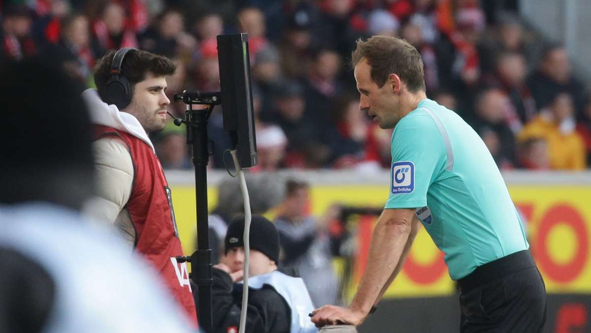 SC Freiburg gegen VfB Stuttgart: „So wird der Schiedsrichter enteiert“