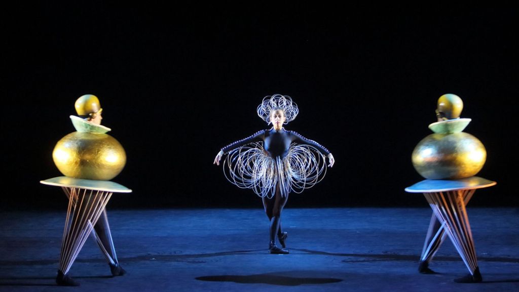  Es ist ein Schlüsselwerk der Moderne mit weltberühmten Figurinen: „Das Triadische Ballett“ von Oskar Schlemmer, das schon vor fünf Jahren das Stuttgarter Publikum begeisterte, kehrt im September als Gastspiel zurück ins Theaterhaus. 