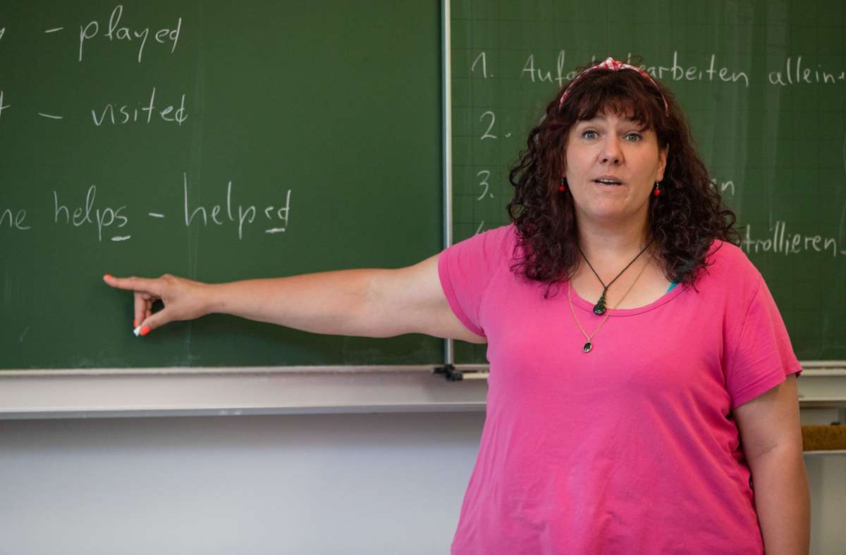Tina Nuding versucht ihrer fünften Klasse in der Stuttgarter Altenburgschule die Grundlagen der englischen Grammatik beizubringen.
