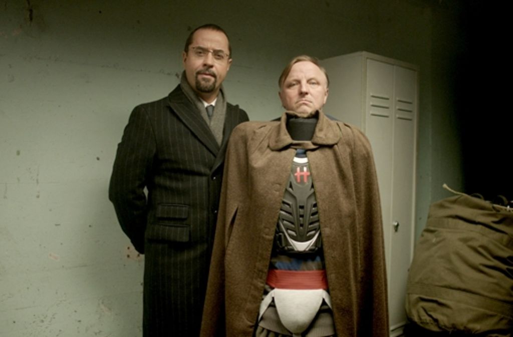 Die Tarnung des Täters: Boerne (links) und Thiel (Axel Prahl) sind dem Serienmörder auf der Spur, der seine Taten im Superheldenkostüm begeht.