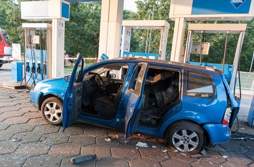Warum der Gastank des VW Touran explodiert ist, muss erst noch geklärt werden. Foto: dpa