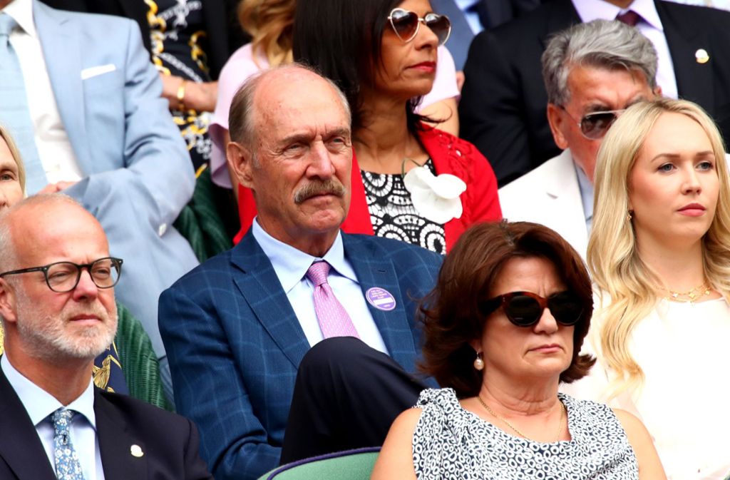 Ob es den ehemaligen Tennisspieler Stan Smith (Mitte) in den Fingern juckt?
