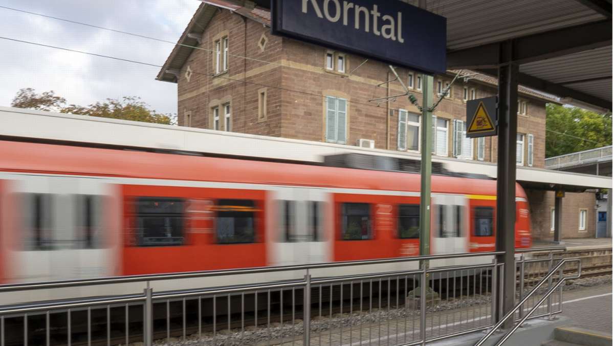 Am Bahnhof in Korntal: 20-Jähriger wütet  im Gleisbett