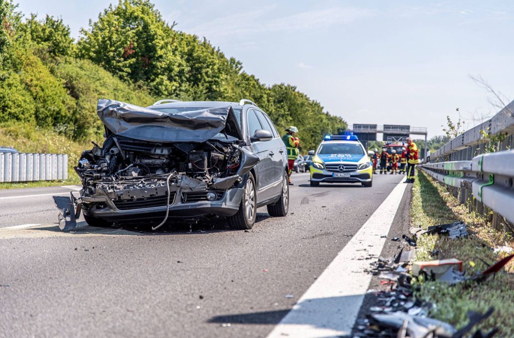 Drei Unfälle sorgen am Donnerstagnachmittag auf der A8 bei Leonberg für Stauchaos.