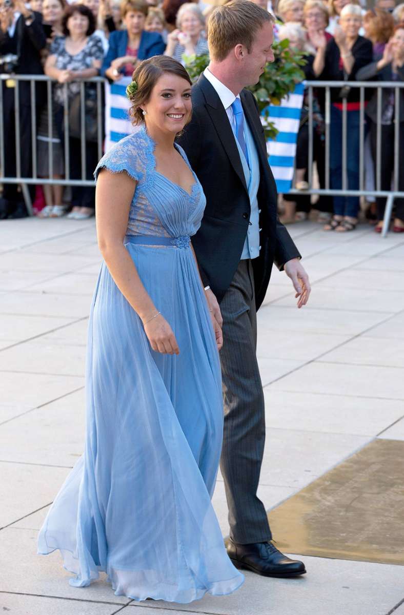 Dieses Kleid von Jenny Packham haben offenbar gleich mehrere Royals im Schrank hängen: Prinzessin Alexandra von Luxemburg trug es 2013 zur Hochzeit ihres Bruders Félix, ...