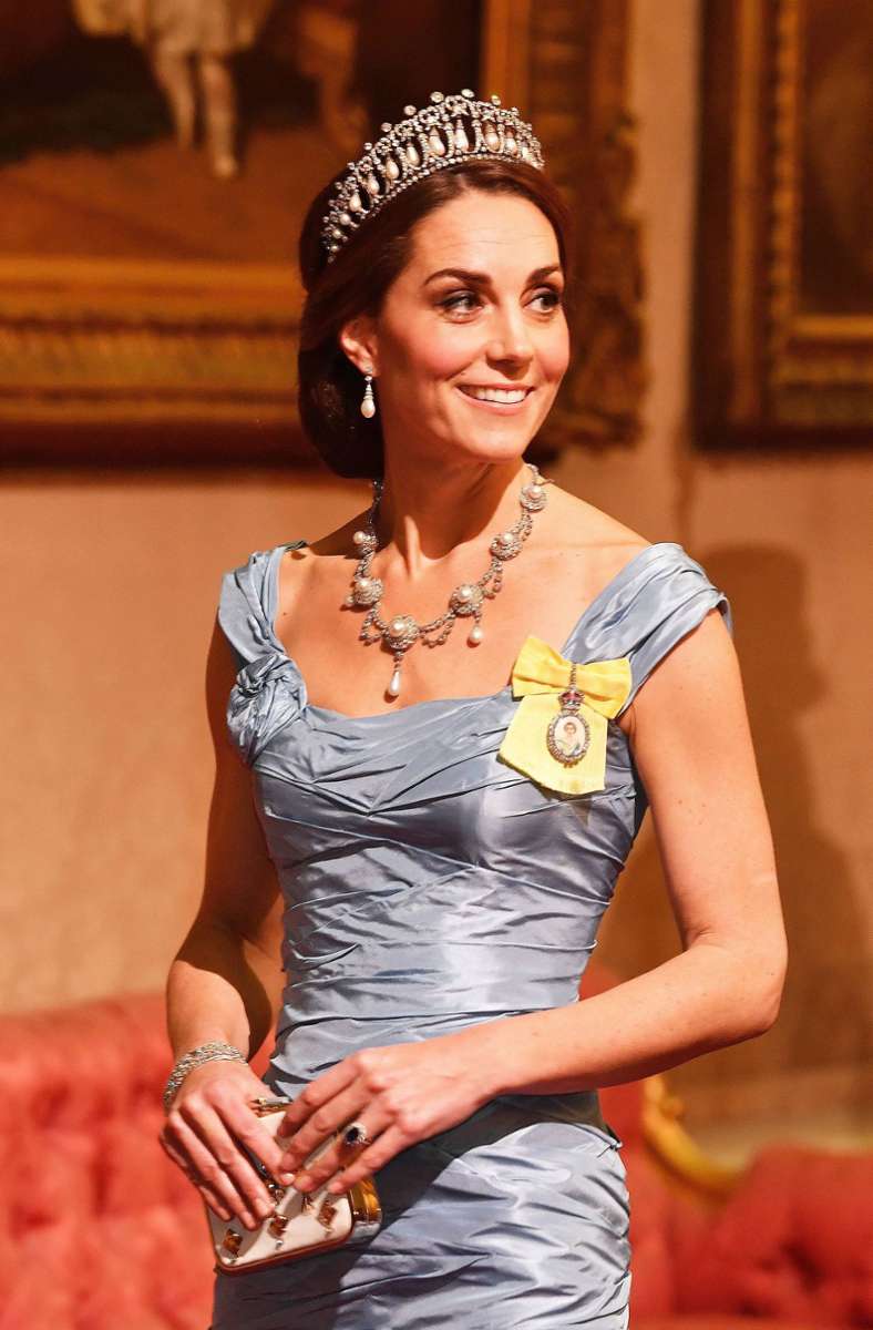 Die Frau von Prinz William trug die Tiara immer wieder zu wichtigen Anlässen: Traditionell vor allem zum Empfang des diplomatischen Corps im Buckingham Palace.
