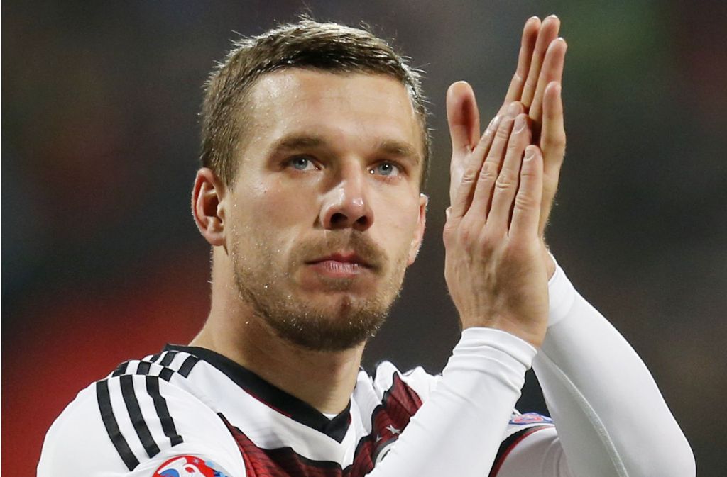 Lukas Podolski verabschiedet sich mit dem Spiel gegen England am Mittwochabend in Dortmund (20.45 Uhr/ARD) aus der Deutschen Nationalmannschaft. Foto: AP