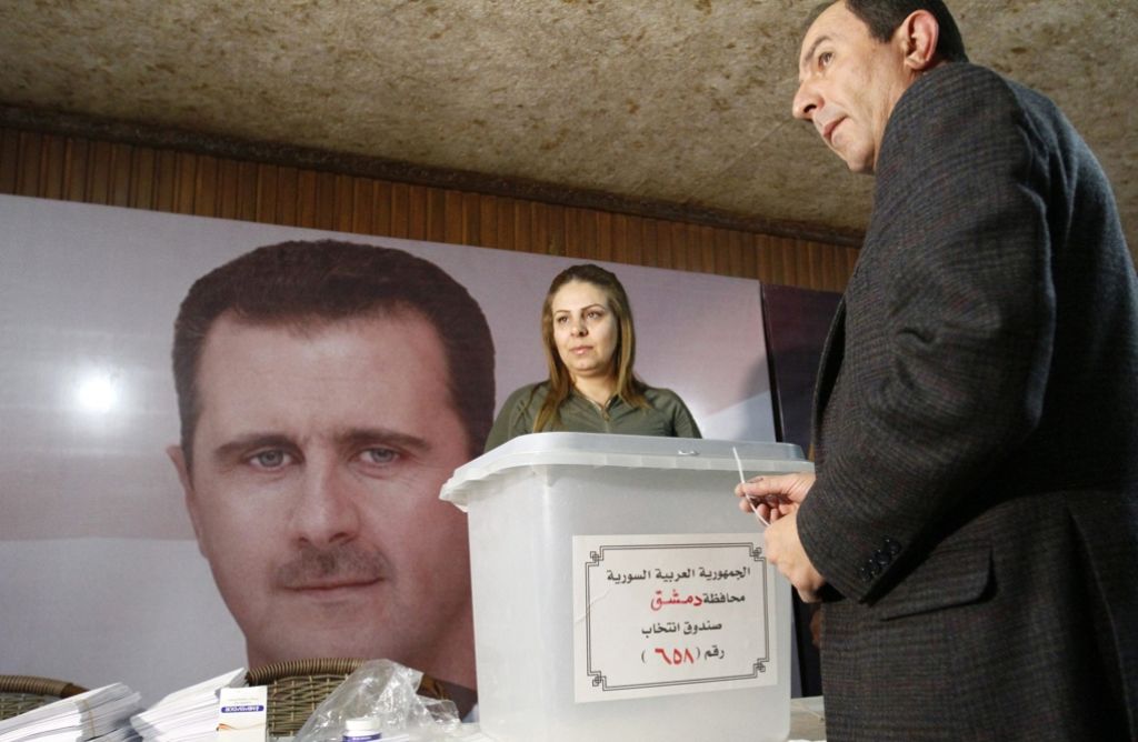 Vor der Wahl in Syrien werden die Urnen versiegelt. Foto: dpa