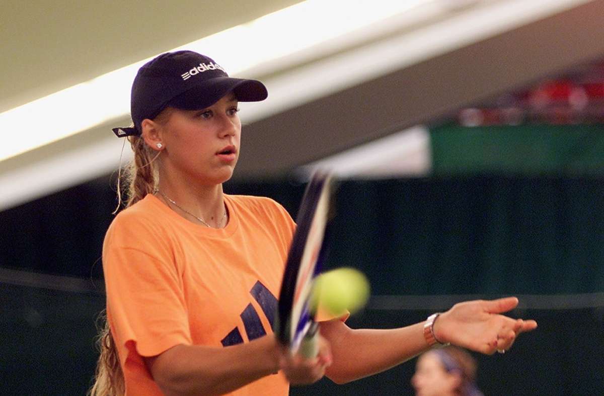 Die Tennisspielerin Anna Kurnikowa hörte früh auf – im Alter von nur 21 Jahren. Verletzungen machten ihr immer wieder zu schaffen. Sie heiratete den Sänger Enrique Iglesias und zog sich ins Privatleben zurück. 