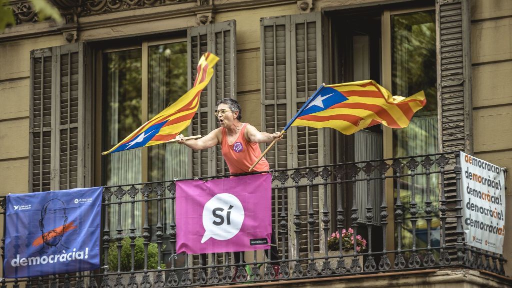  Die Fronten in der Katalonienfrage sind verhärtet. Die Regierung in Barcelona will ihre Referendumspläne eisern durchziehen, Madrid erhöht den Druck. Jetzt wird es konkret: Es geht um Wahllokale und Uhrzeiten - und die Urnen. 