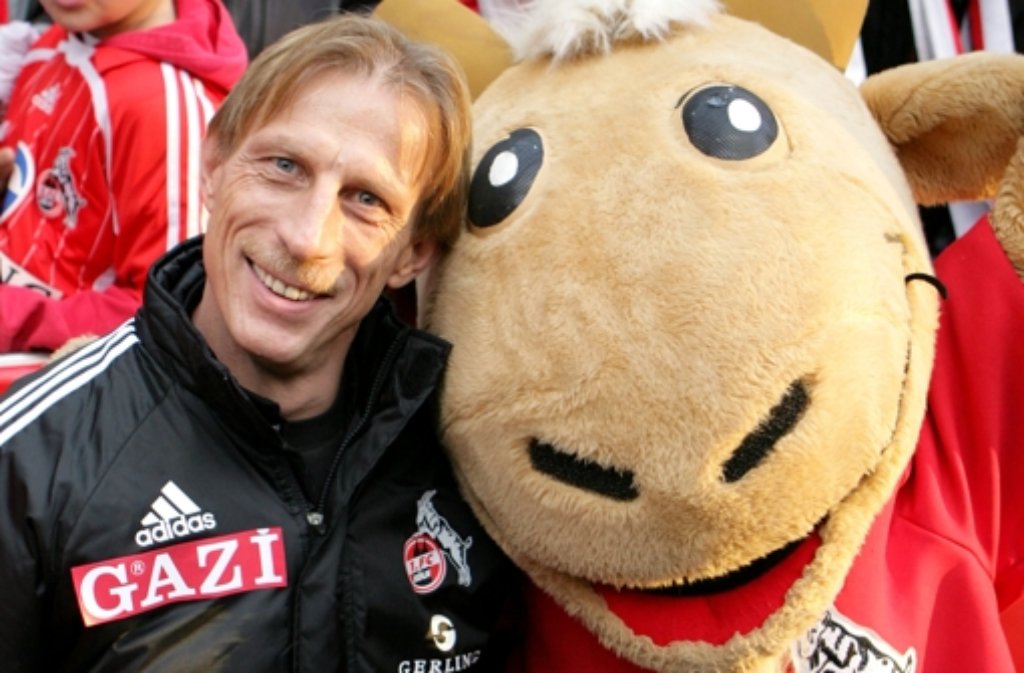 ... er heuerte beim damaligen Zweitligisten 1. FC Köln an. Und mit Daum gelang den Geißböcken im Mai 2008 der Aufstieg ins Fußball-Oberhaus.