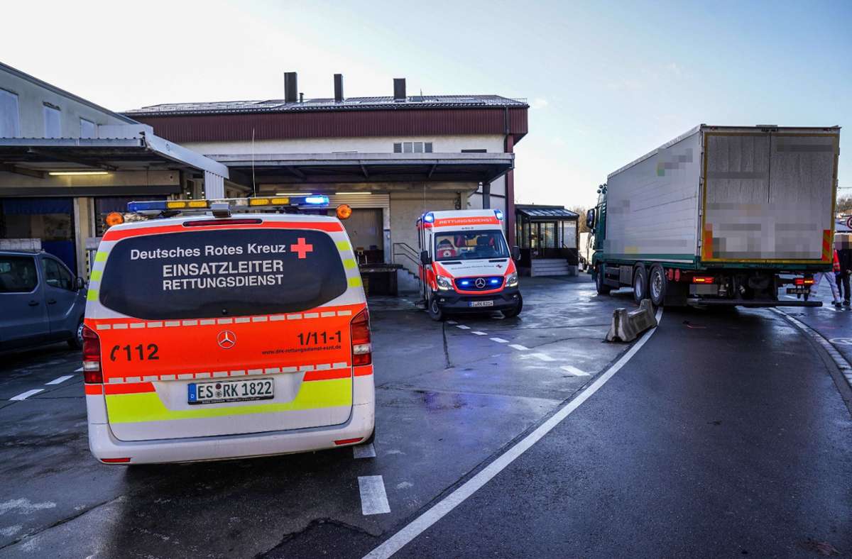 Am Dienstagmorgen ist in der Max-Lang-Straße in Leinfelden ein Lastwagen mit einer Stadtbahn zusammengestoßen.