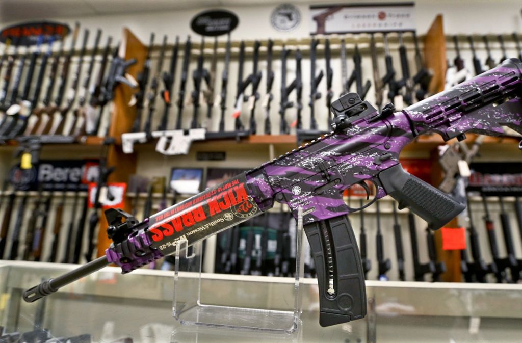 In den USa soll nun doch das Mindestalter für Waffenkäufe angehoben werden (Symbolbild). Foto: AP
