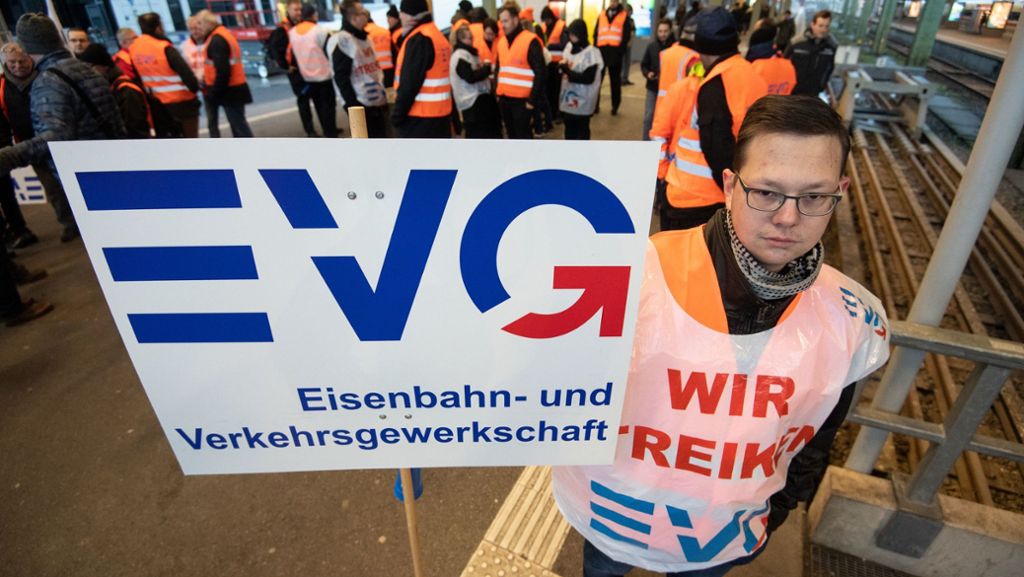  Der Vorstand der Deutschen Bahn zeigt sich überrascht von dem großen Effekt der EVG-Warnstreiks. Dabei hat er sich die Wirkung auch selbst zuzuschreiben, meint Matthias Schiermeyer. 