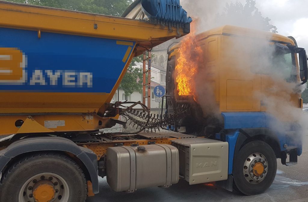 Ein brennender Lastwagen sorgte in Owen für Aufregung. Foto: SDMG