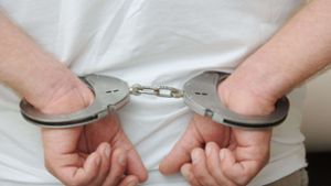 Mann geht mit Messer auf Kneipengast los –  34-Jähriger festgenommen