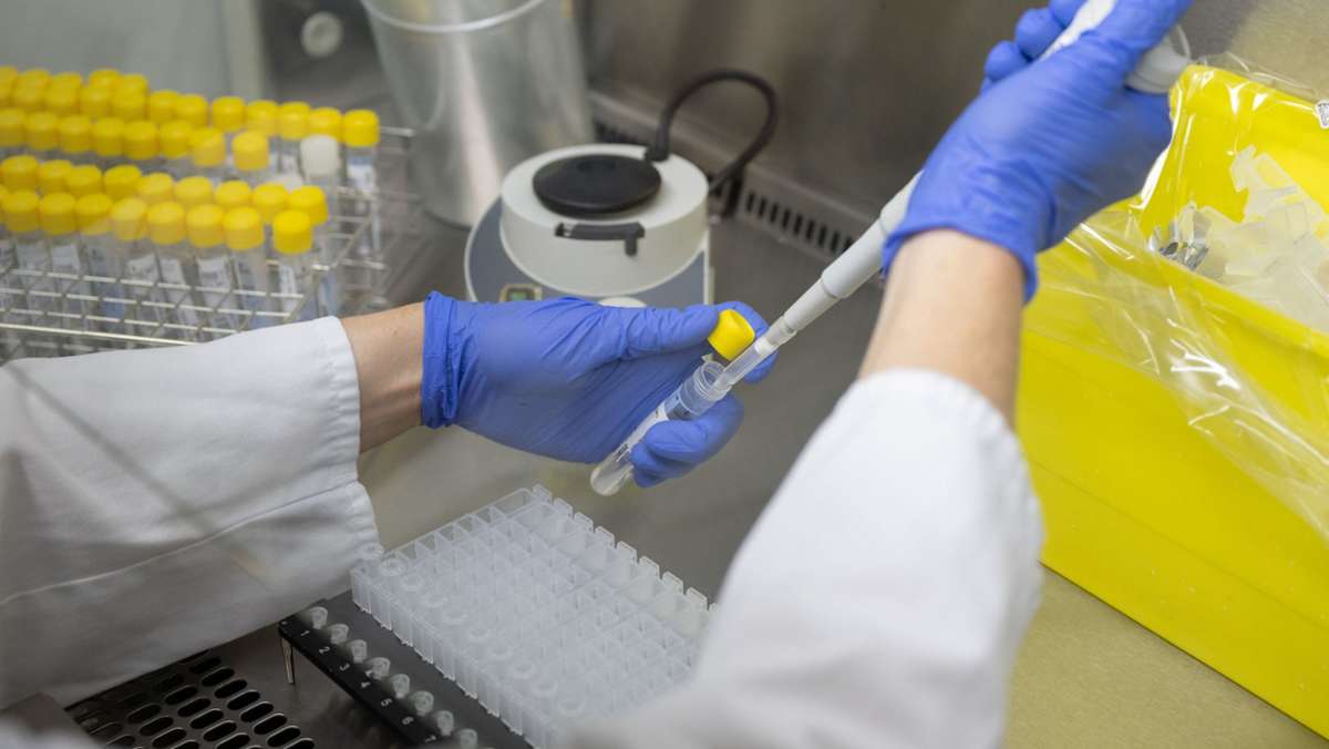  Die Landeshauptstadt will mehr PCR-Tests anbieten als bisher, und zwar in den beiden Impfzentren in der Schleyerhalle und in der ehemaligen Sportarena an der Königstraße. 