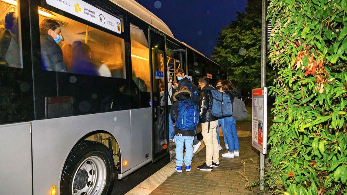 Öffentlicher Nahverkehr im Kreis Böblingen: Überfüllte Busse ärgern Eltern