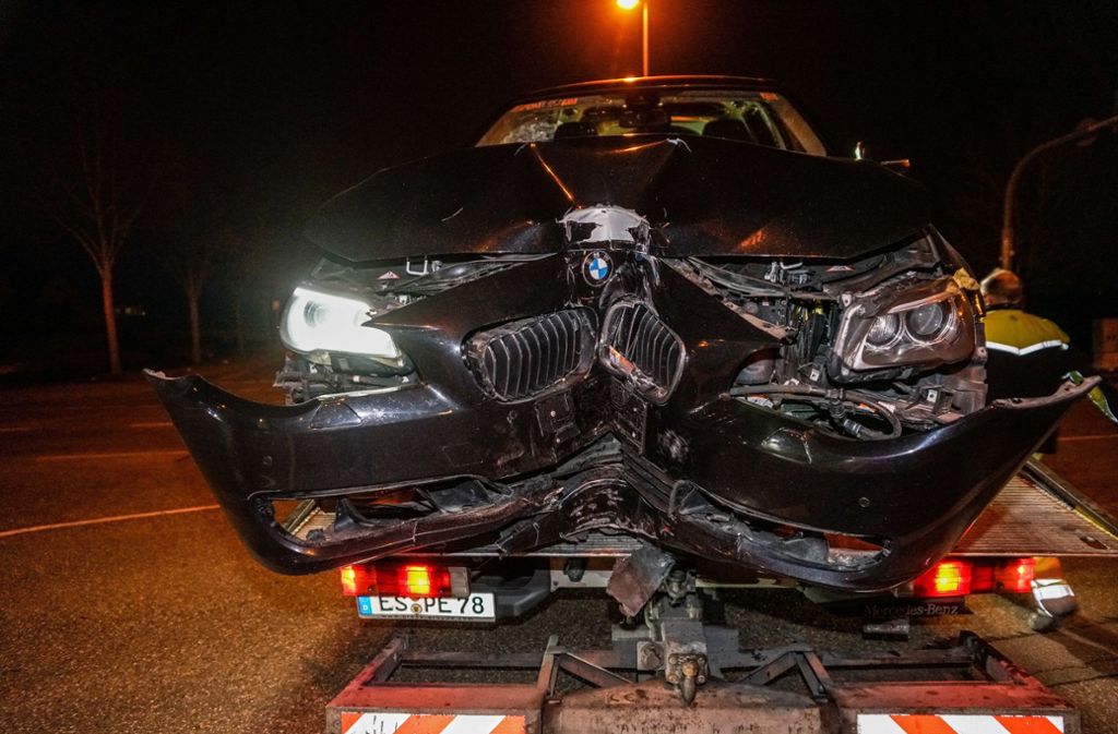 Der BMW des 36-Jährigen ist ein Totalschaden.