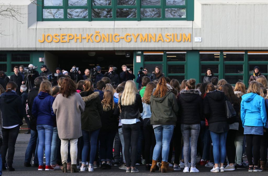 Zwei Jahre nach dem Absturz der Germanwings-Maschine gedenken die Schüler des Joseph König Gymnasiums in Haltern der Opfer. In dem Flugzeug saßen zahlreiche Schüler.
