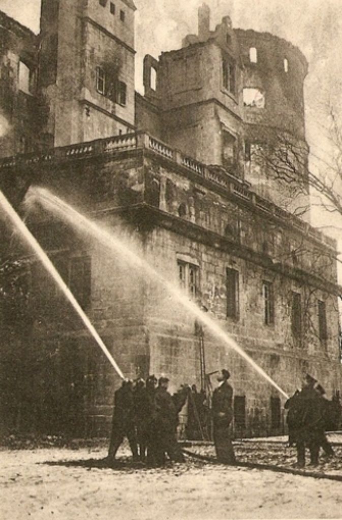 Das Alte Schloss: Im Dezember 1931 brannte eines der Stuttgarter Wahrzeichen – das Alte Schloss – in der Stuttgarter Innenstadt nieder. Der verheerende Brand setzte nicht nur dem alten Gemäuer zu.