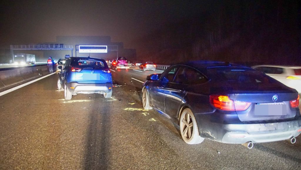 Unfall auf A8 bei Leonberg: Fünf Autos in heftigen Crash verwickelt – 40.000 Schaden