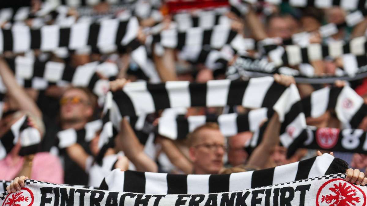 Krawalle in Neapel: Harte Strafen gegen zwei Eintracht-Fans