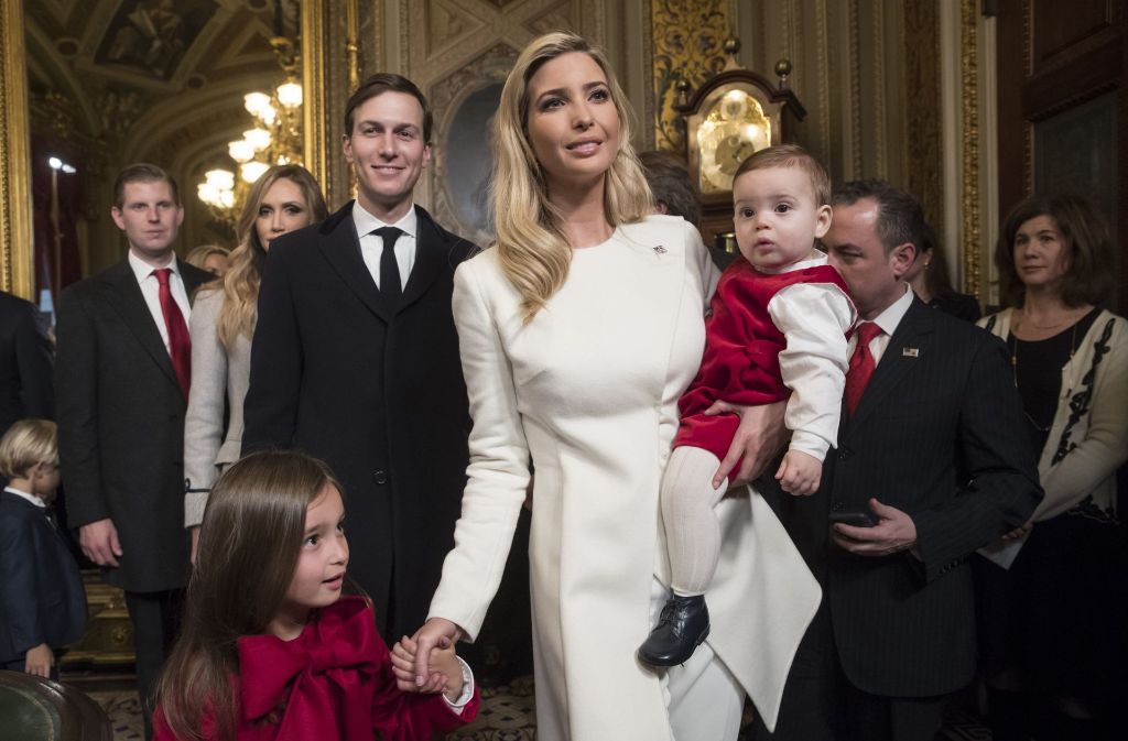 Donald Trumps Tochter Ivanka trug zur Amtseinführung weiß.